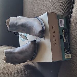 Western short boot with zipper